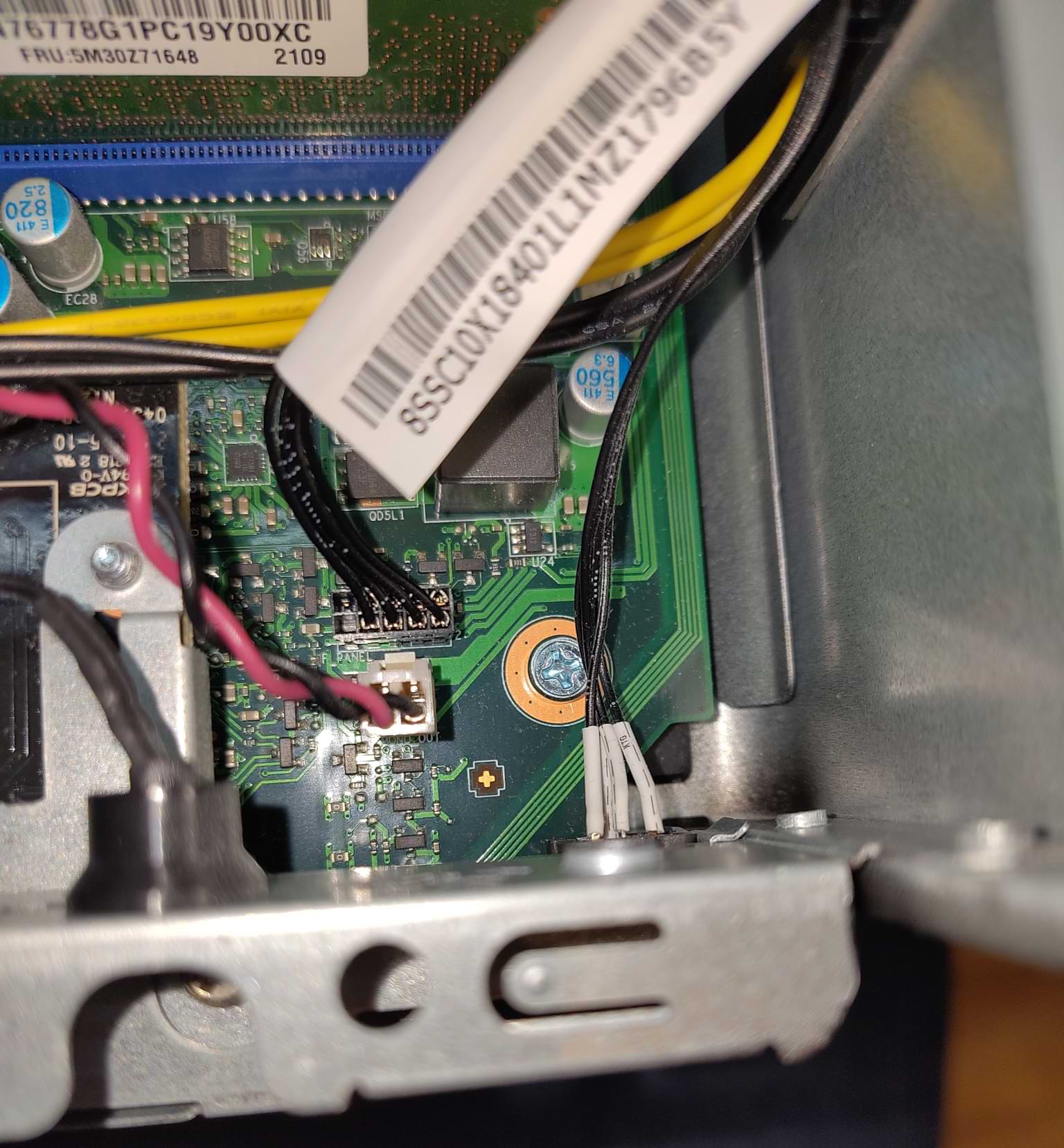 Einschalter- und Power-LED-Verbindung